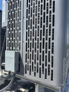 Electrical wiring connection for a rooftop HVAC unit